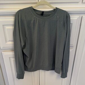 Vuori Women's Green Sweatshirt